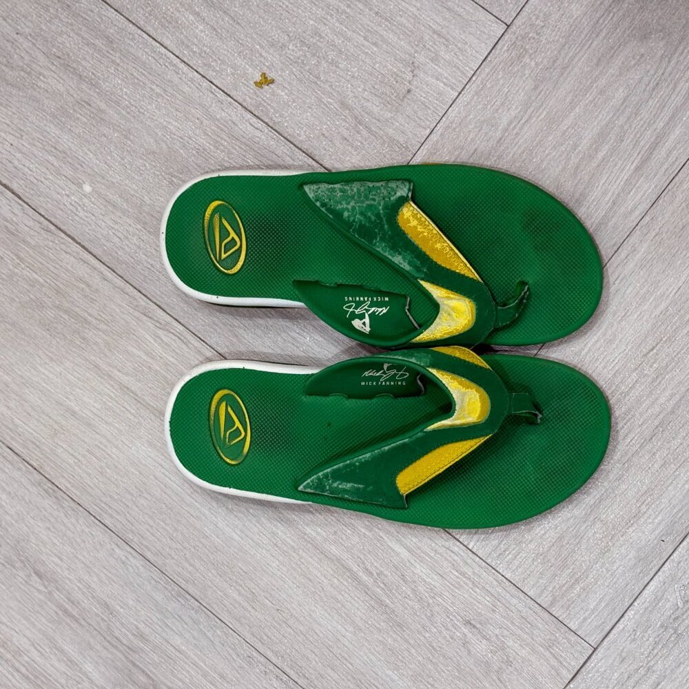 Green Men's Size 10 Flip Flops - Picture 2 of 2